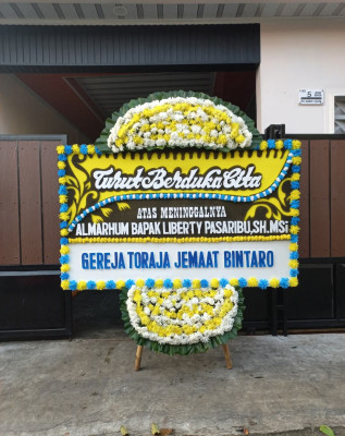 Papan Bunga Duka di Kampung Diilir