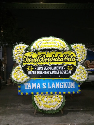 Papan Bunga Duka di Kampung Diilir
