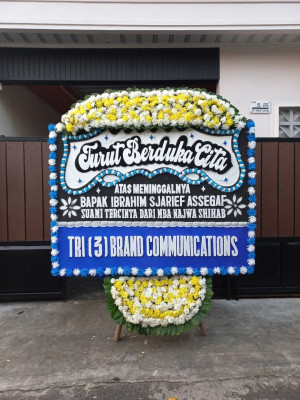 Papan Bunga Duka di Kampung Diilir